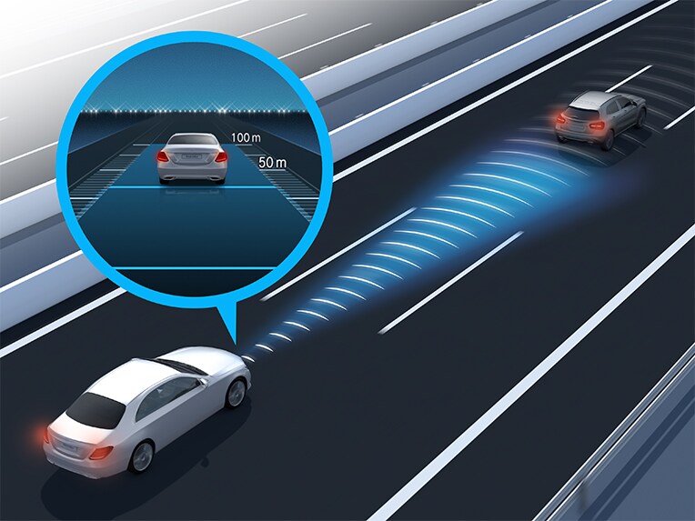 Operating principle of the Driving Assistance Package Plus in the Mercedes-Maybach GLS.