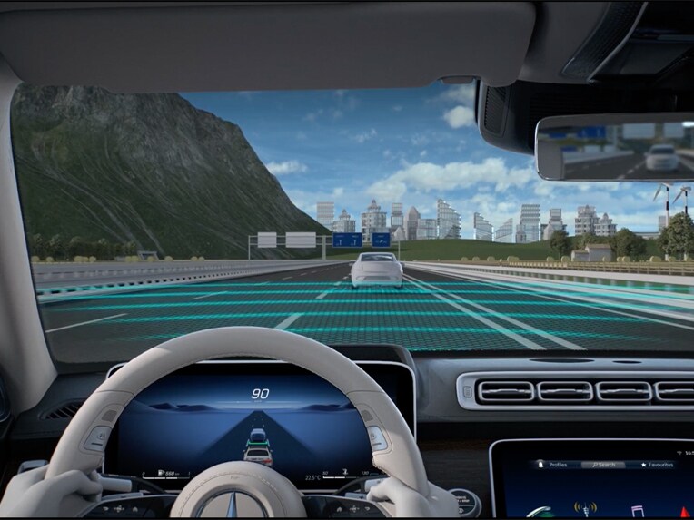 How Active Distance Assist DISTRONIC works in the Mercedes-Benz S-Class Limousine.