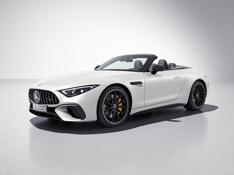 The exterior of the Mercedes-AMG SL Roadster with AMG Night Package II.