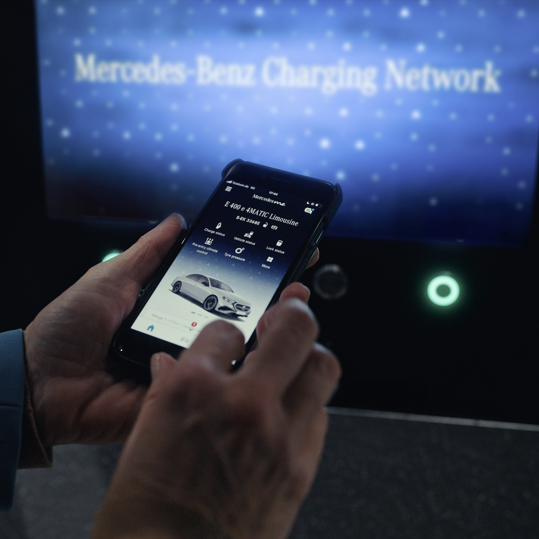 Charging options | Plug-in hybrids | Mercedes-Benz The charging options for the plug-in hybrid cars from Mercedes-Benz.