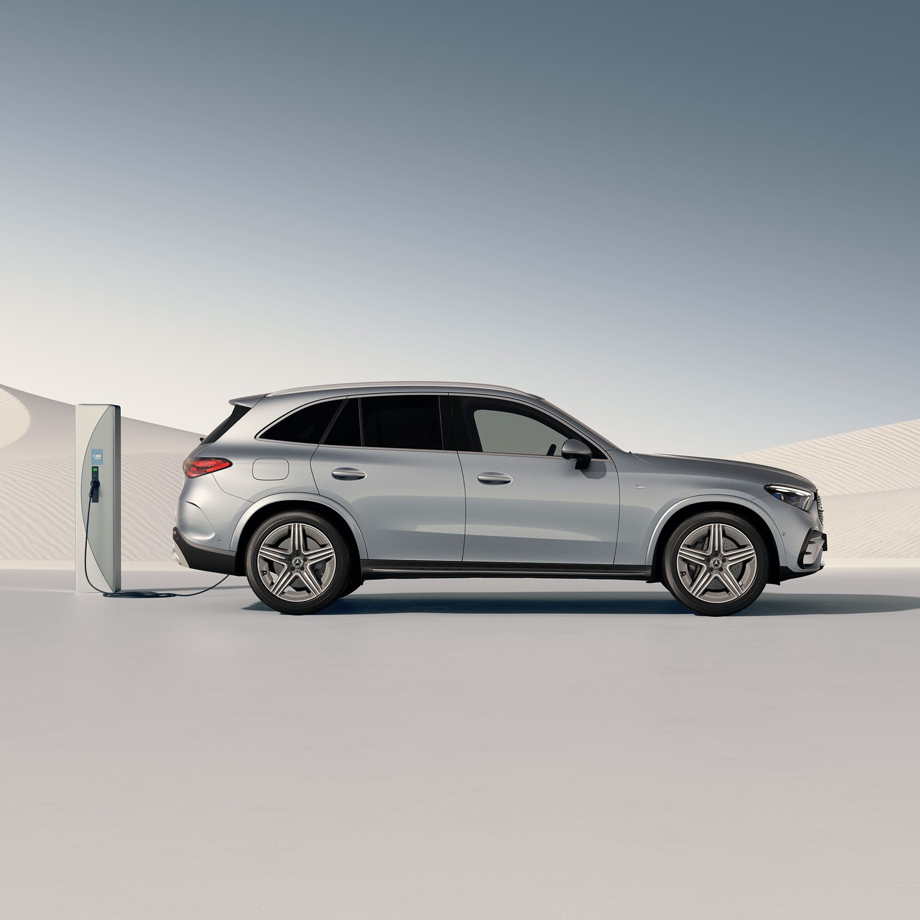 Ranges | Plug-in hybrids | Mercedes-Benz Side view of the GLC plug-in hybrid SUV.