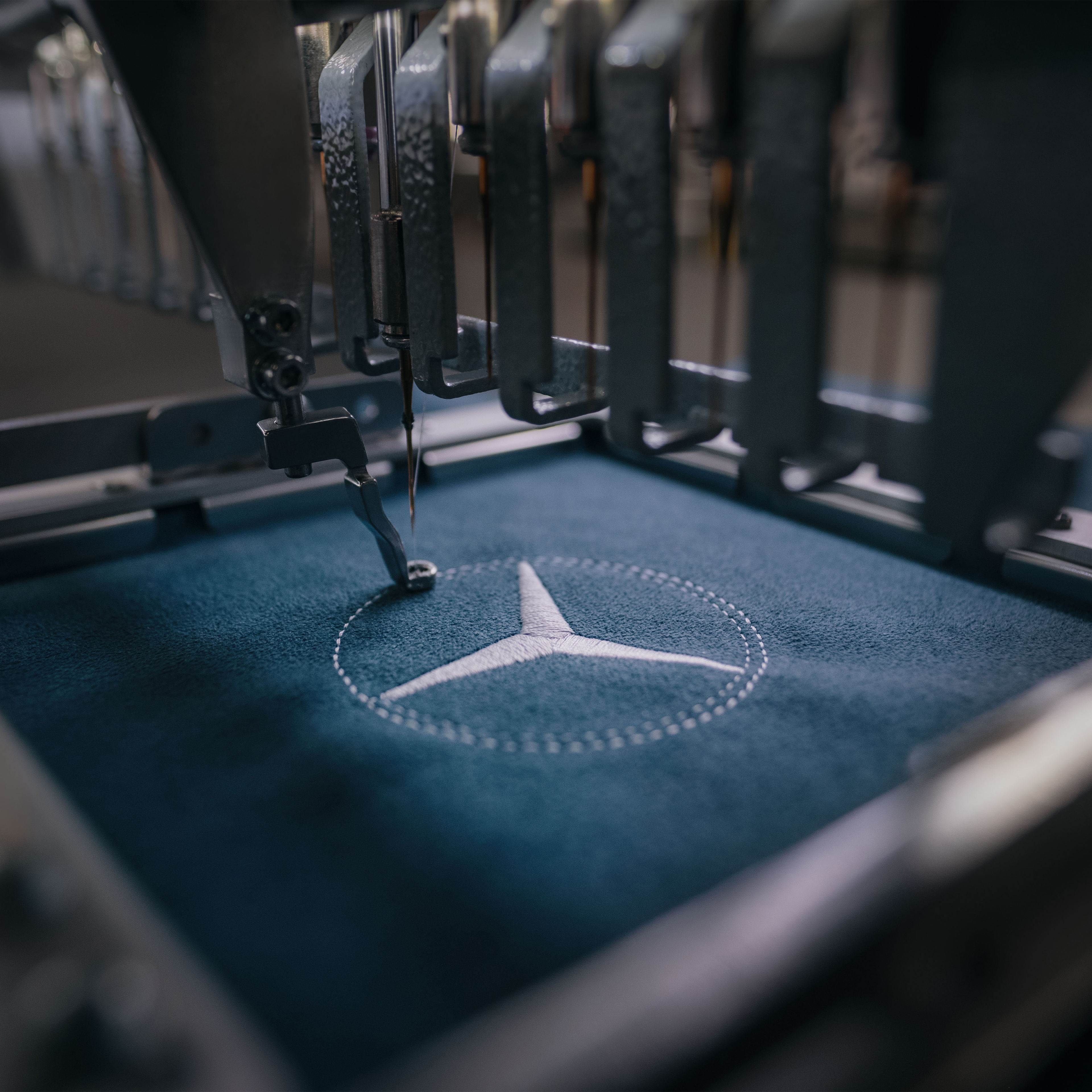 MANUFAKTUR | Mercedes-Benz The MANUFAKTUR logo on high-quality materials.