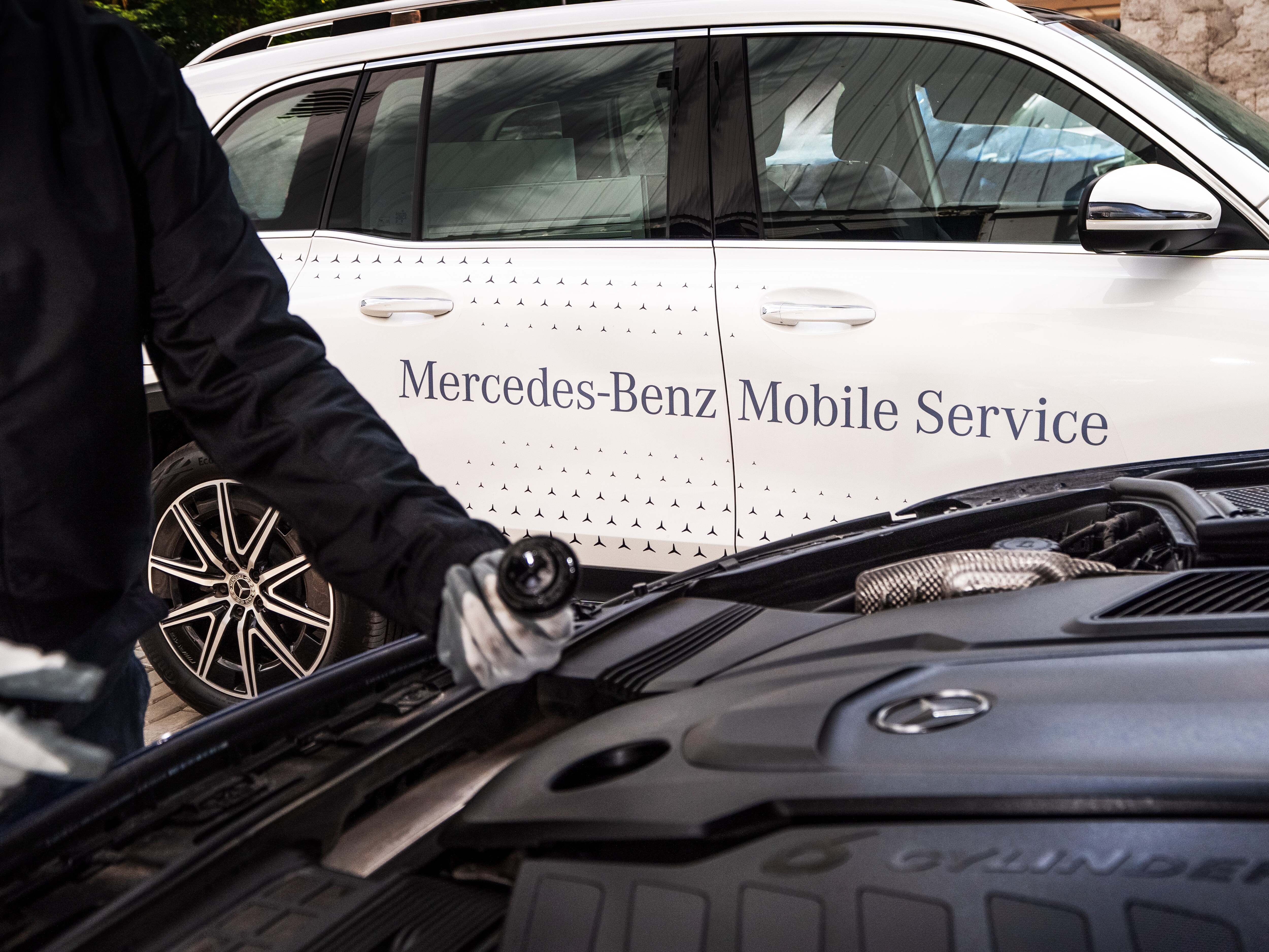 We service your Mercedes at your place.