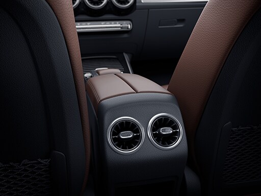 The image shows the THERMOTRONIC automatic climate control system in the Mercedes-Benz GLB.