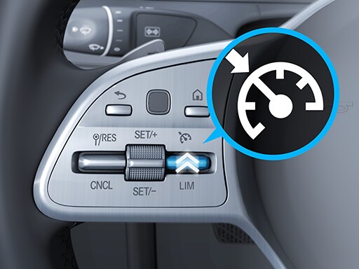 Illustration of GUARD 360° vehicle protection in the Mercedes-Benz GLB.