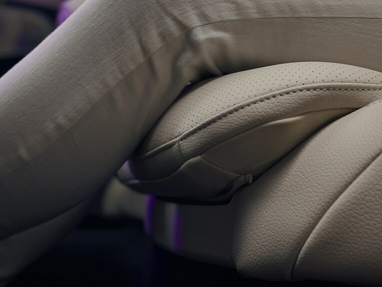 Rear Adjustible Thigh Support