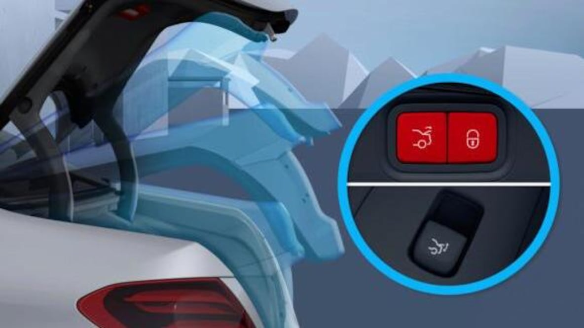 How Digital Extra: MBUX Augmented Reality for Navigation works in the Mercedes-Benz GLA.