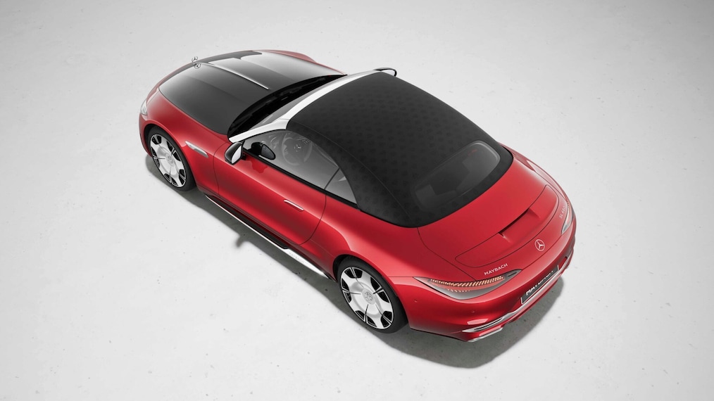 Frontal top view of the open Mercedes-Maybach SL 680 Monogram Series with design concept “White Ambience”.