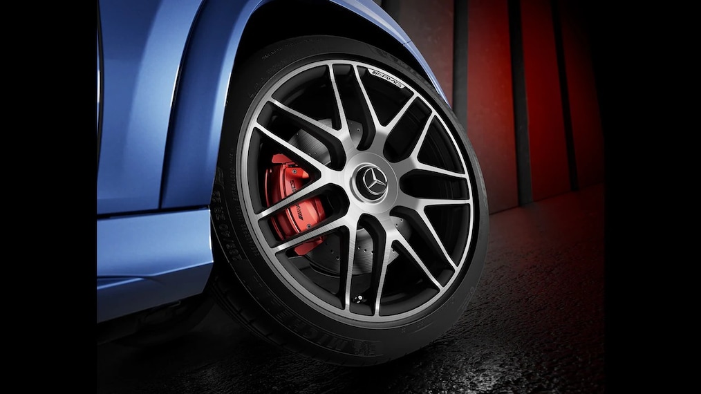 Side view of the Mercedes-AMG GLE Coupé in MANUFAKTUR hightechsilver magno edition.