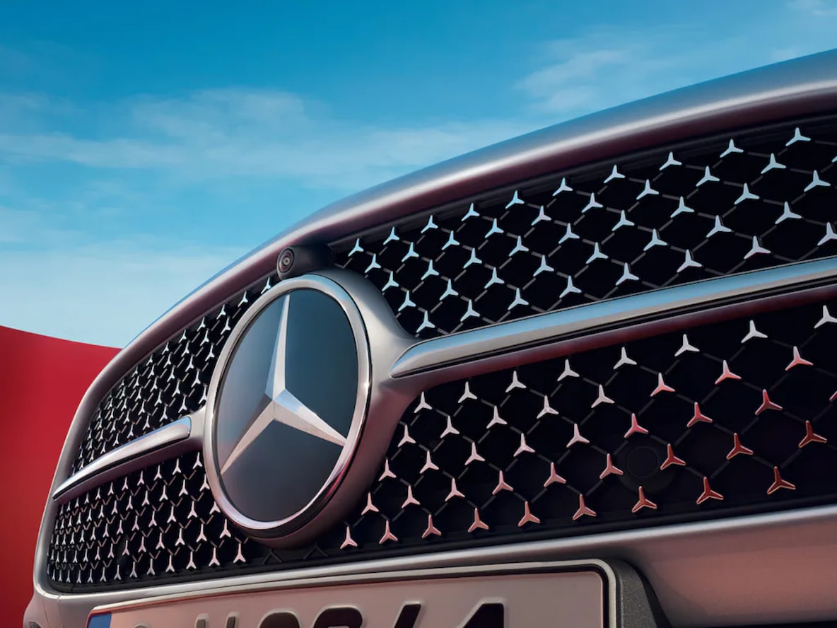 Front with diamond grille in star design