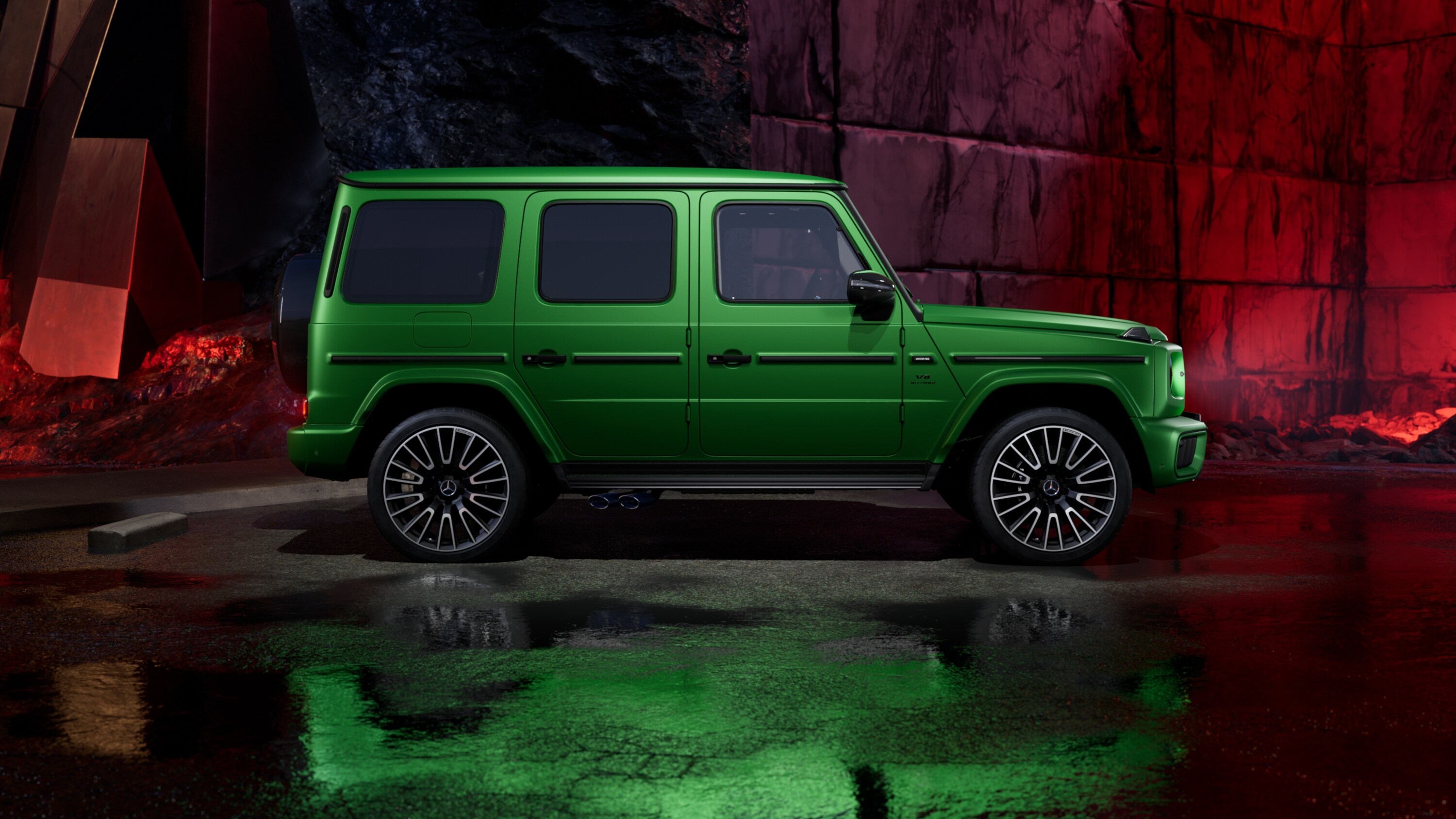 The new Mercedes-AMG SL 63 S E PERFORMANCE.