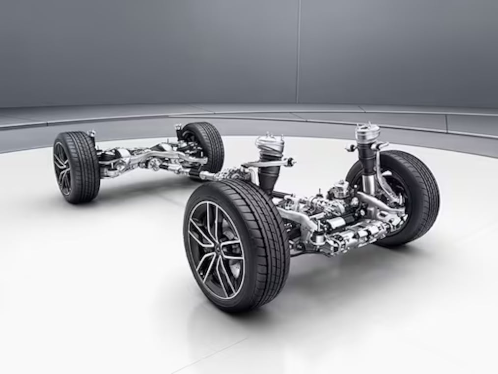 The transparent bonnet of the Mercedes-Benz GLE.