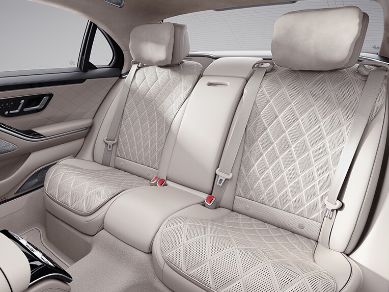 The interior of the Mercedes-Benz S-Class Limousine with standard equipment.