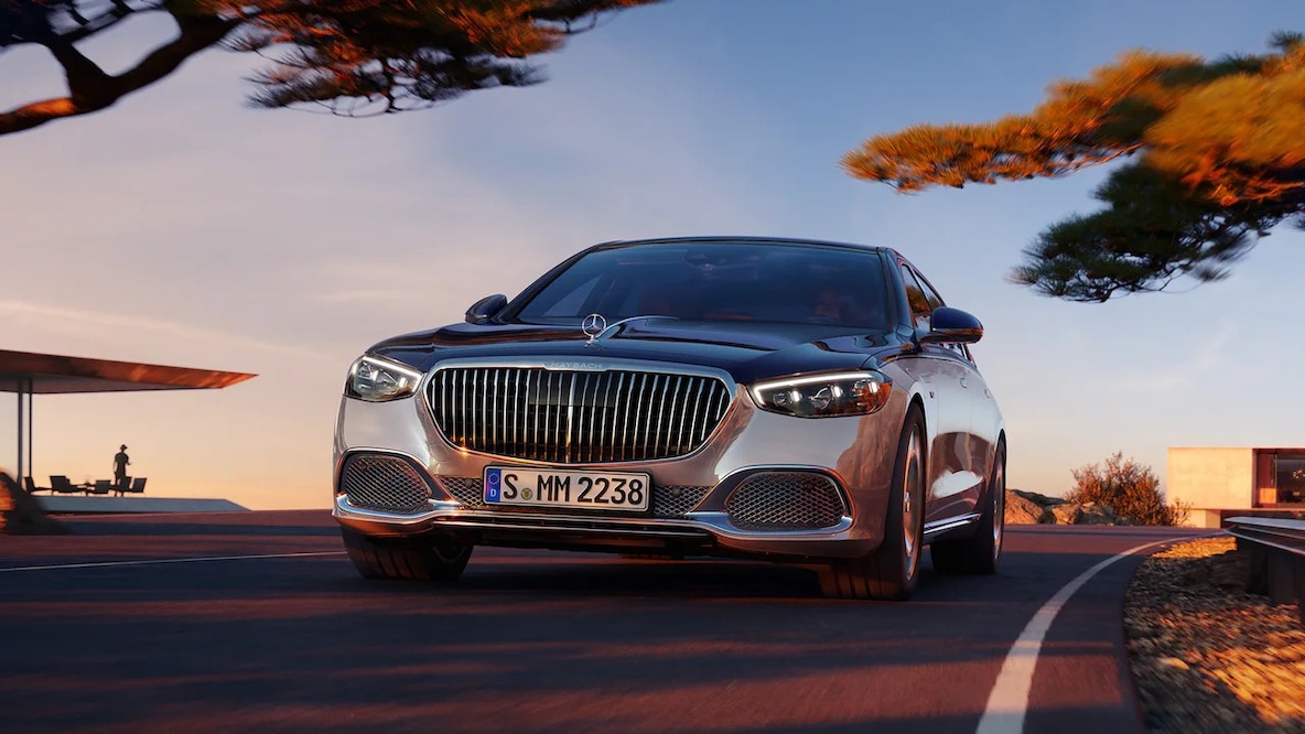 Frontal side view of the S-Class from Mercedes-Maybach.