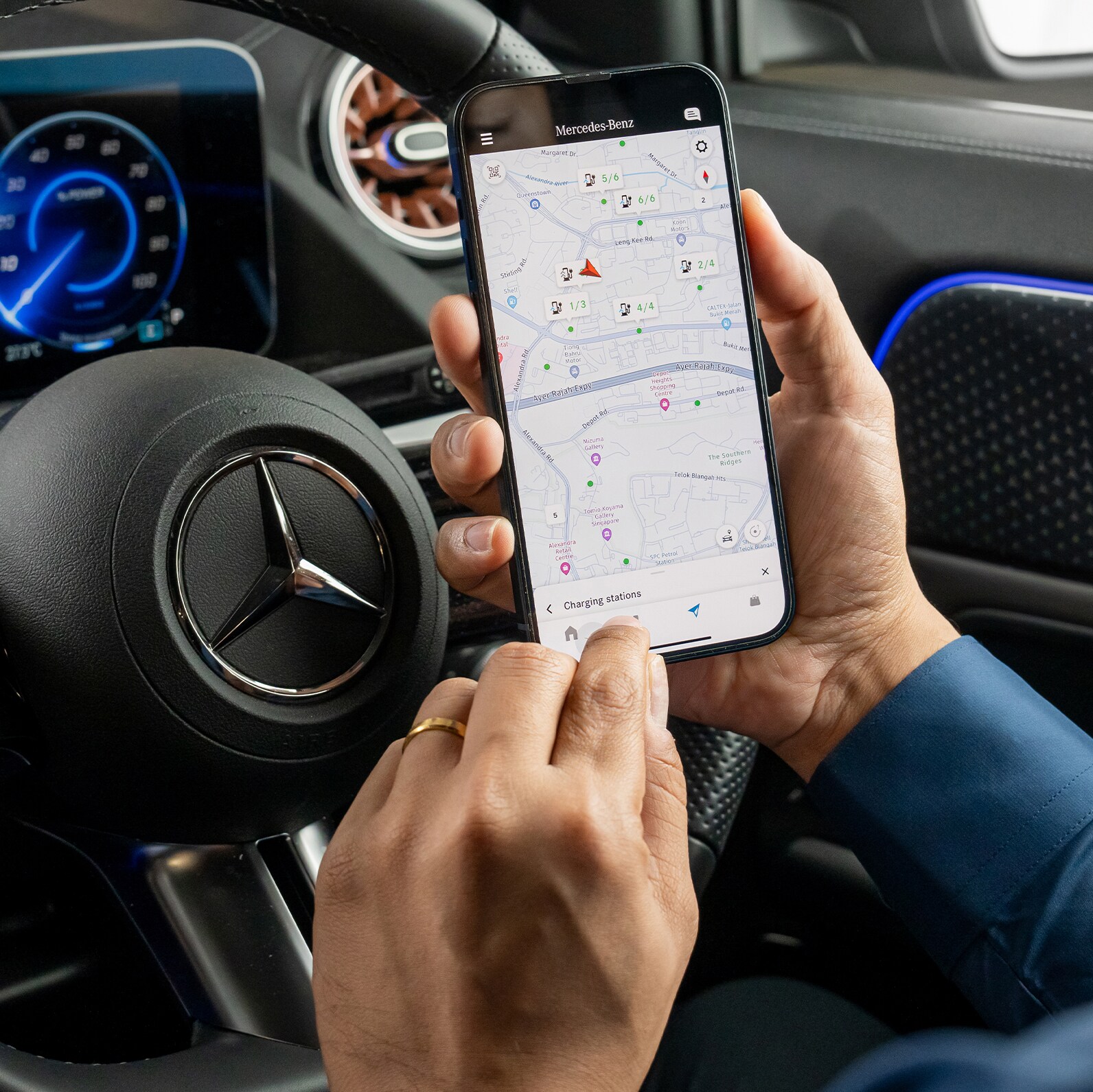 A person holding a Mercedes me Charge card