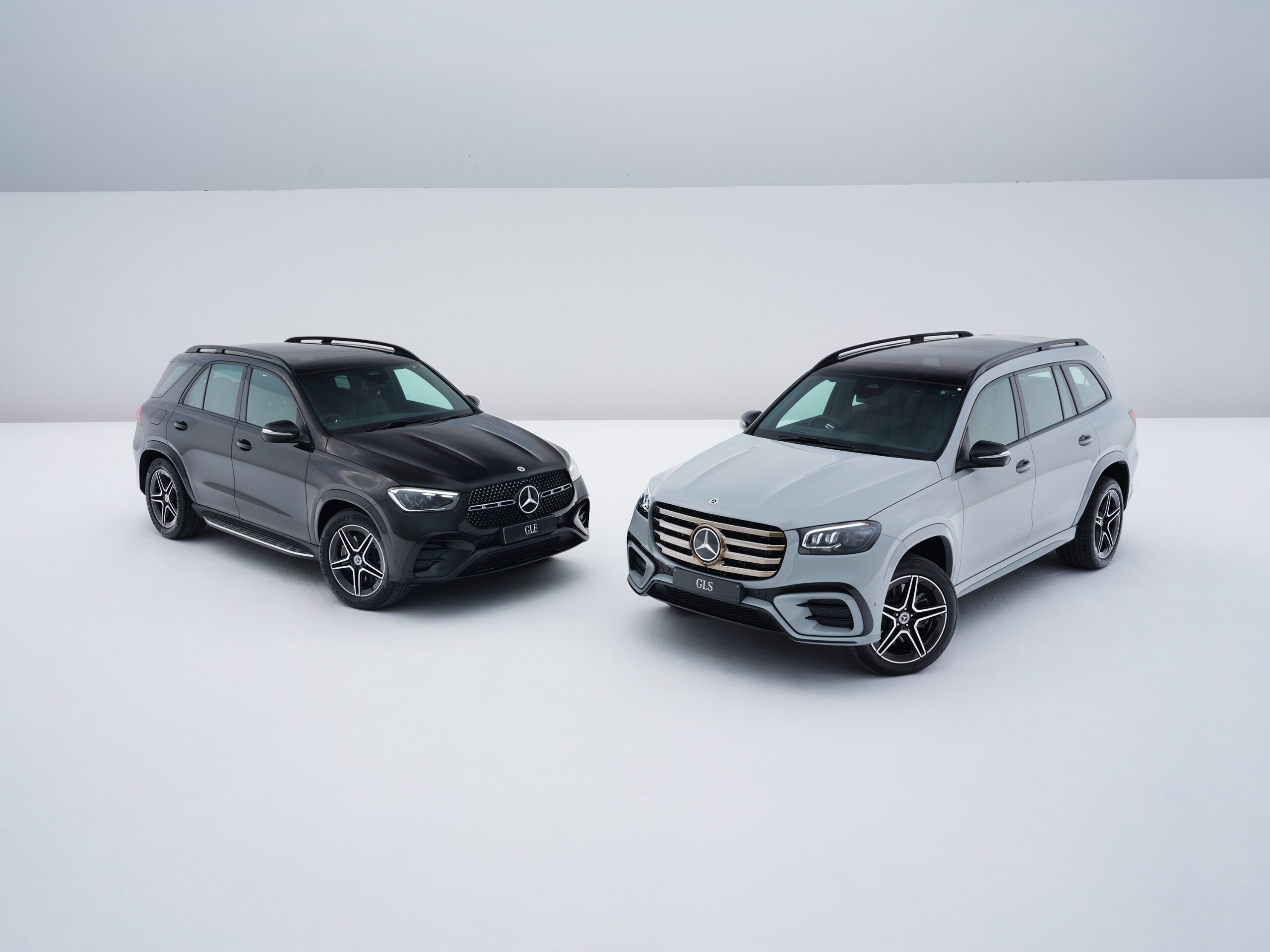 the image of Mercedes GLE and GLS ‘Night Edition sitting side by side