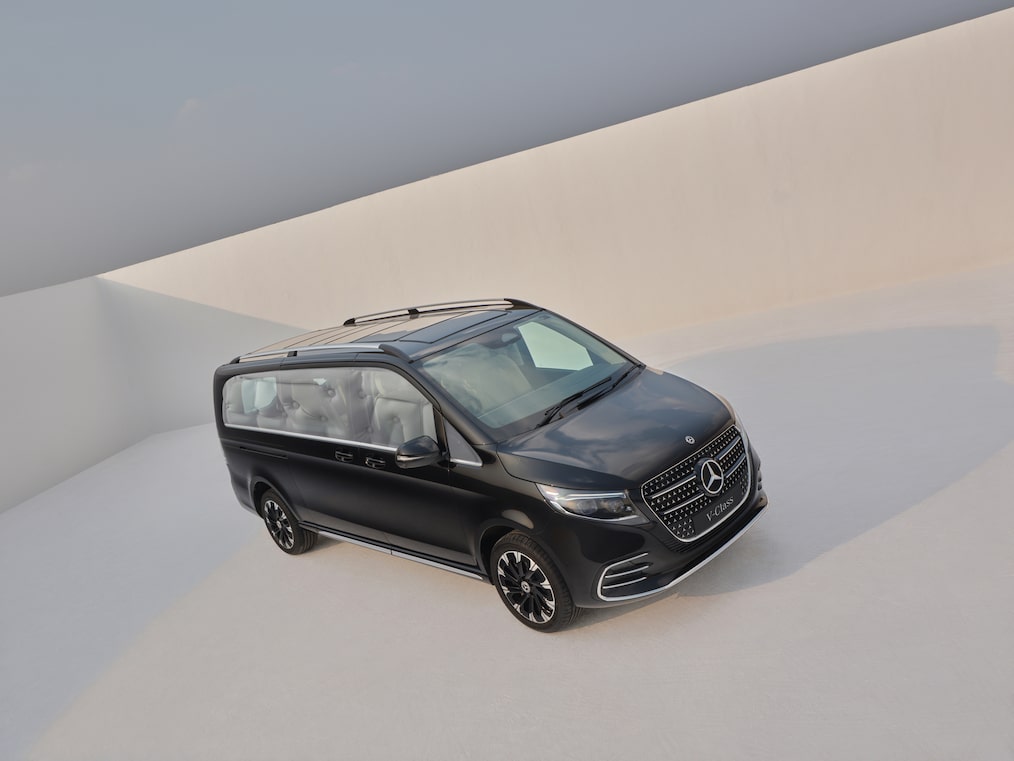 Separately opening rear window of the Mercedes-Benz V-Class.