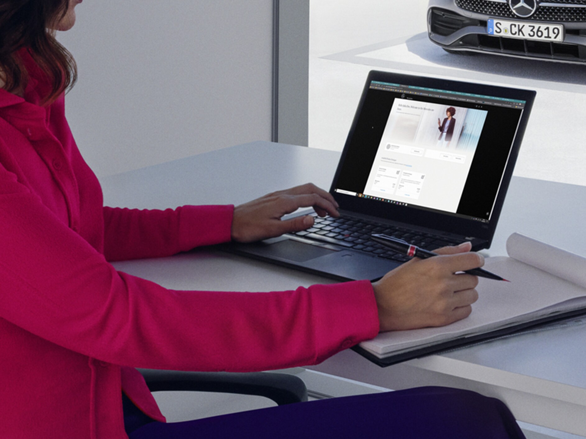 A person using the Mercedes me service app on their smartphones.