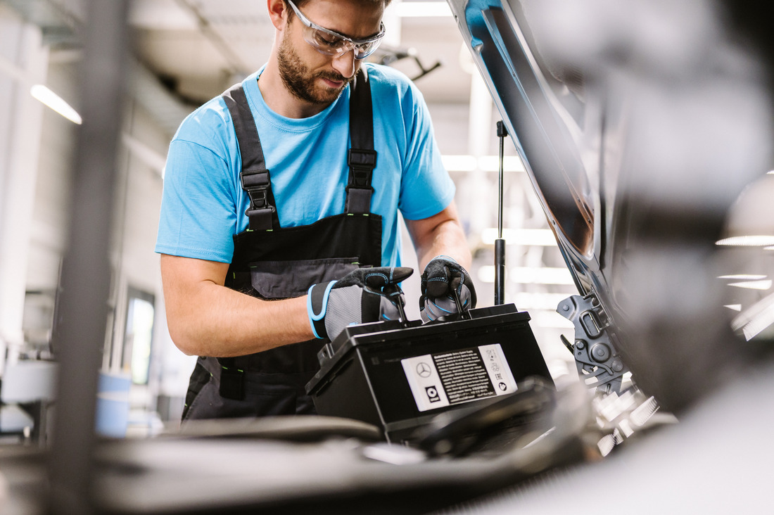 Mercedes-Benz genuine on-board power supply batteries A Mercedes-Benz technician checks the vehicle's electrical system battery.